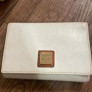 White wallet many coin slots